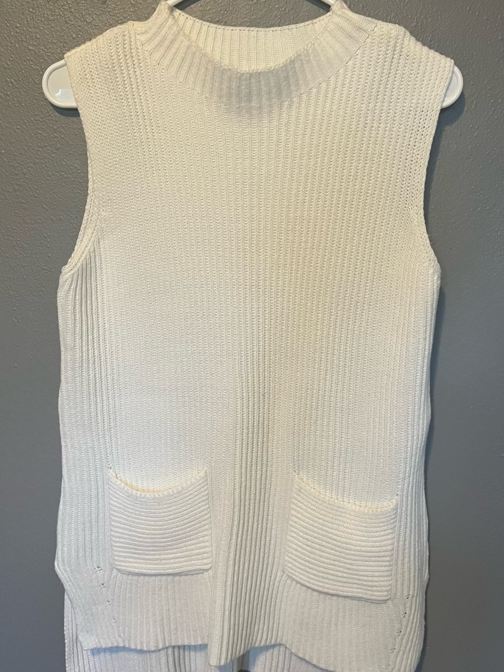 Sleeveless Ribbed Pocket Sweater Vest in Cream